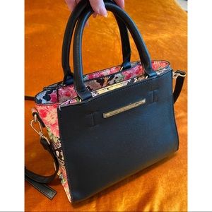 BETSEY JOHNSON 🌸🐍 Crossbody Handbag